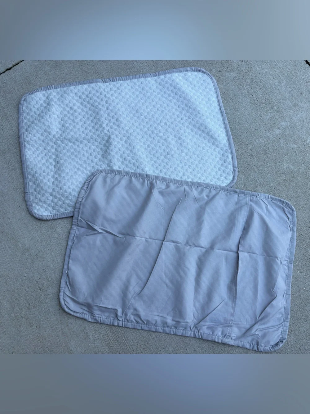 2 WATERPROOF PILLOW SHAMS